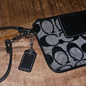 Coach Leatherware Signature Zipper Wristlet Pouch Clutch Black